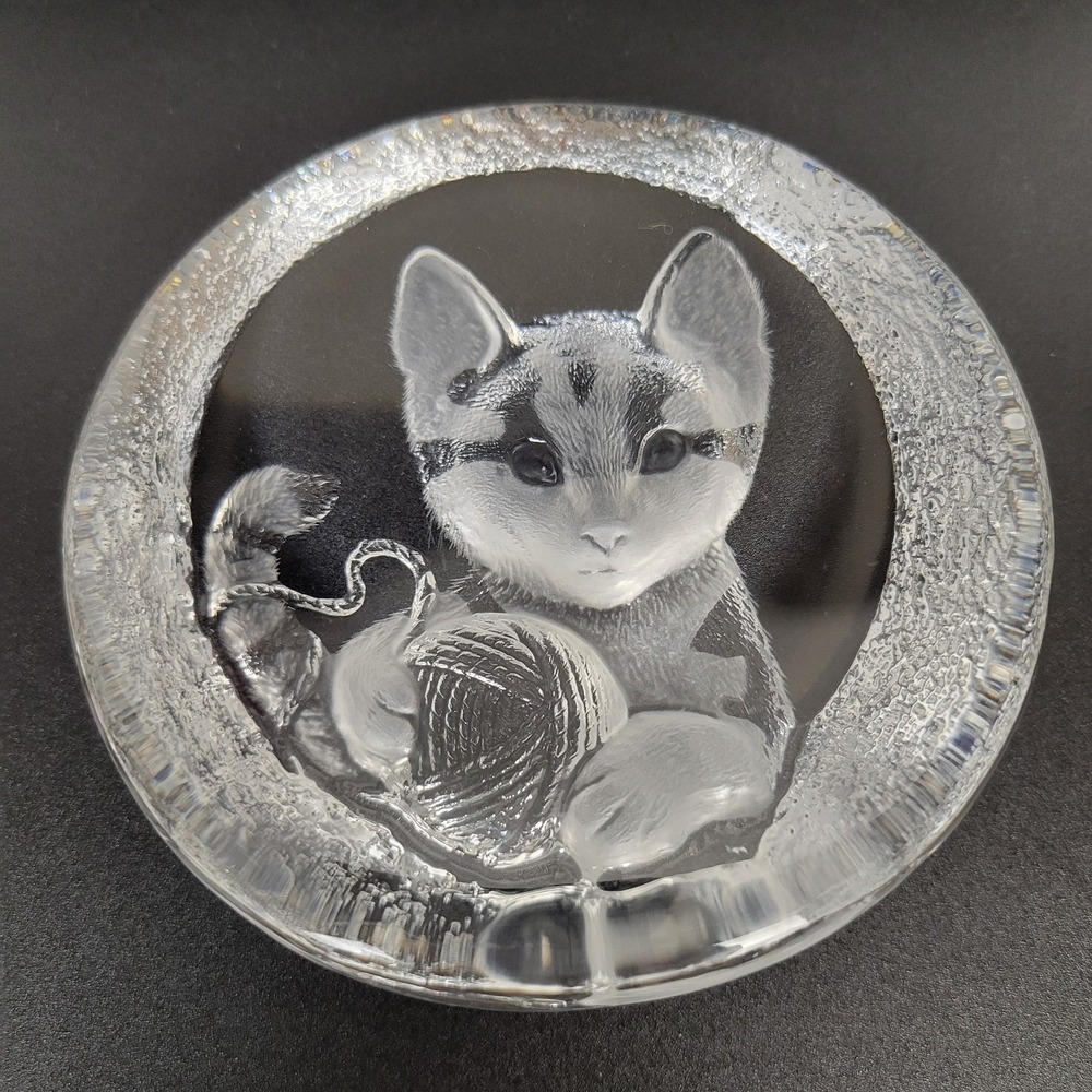 Mats Jonasson Crystal Paperweight Cat Sweden Signed 3.75" Art Glass Vintage